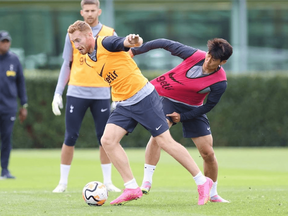 尼日利亚队队长埃孔宣布从国家队退役，期间共为国出战83场