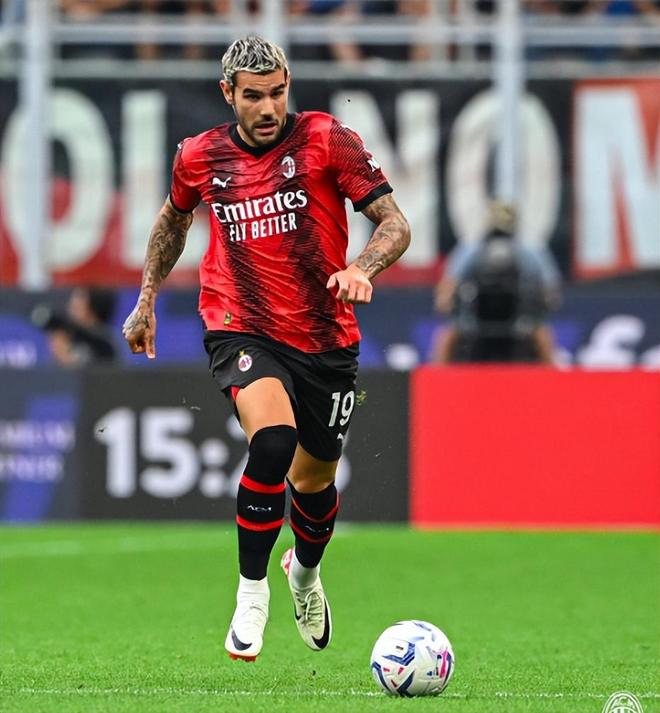 首届梅西杯于今日在迈阿密拉开帷幕，梅西本人亲自出席开幕式