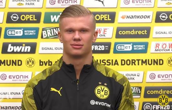 离大谱了！ 范戴克你退个锤子的退啊！利物浦1：1桑德兰！ 主队信仰只为英超（离谱至极！范戴克这退啥退？利物浦1-1桑德兰，主场信仰只为英超）