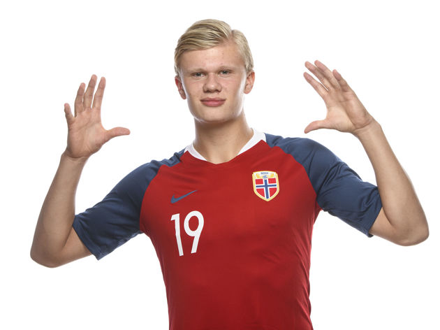 教滑雪也安排上了？还有什么是蔚来驾享小哥不会的吗！