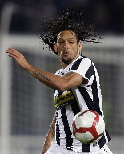 巴萨欧冠大名单：特狮回归，莱万、亚马尔、拉菲尼亚领衔锋线（巴萨出征欧冠名单：特尔施特根复出，莱万、亚马尔、拉菲尼亚坐镇前场）