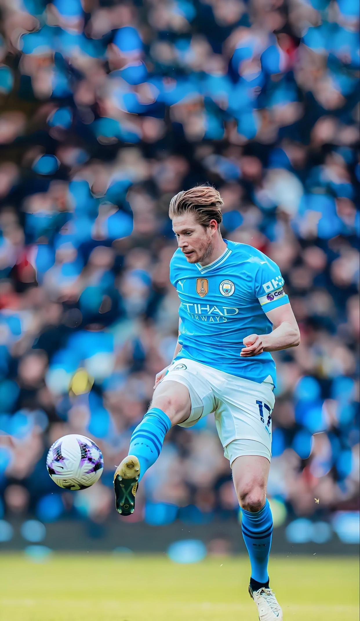 每体：梅西晚饭后去了诺坎普，今晨坐飞机前往国家队报到