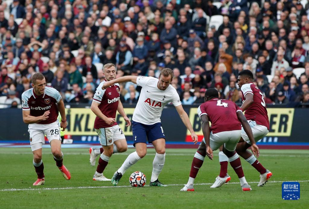 TA：阿莫林希望引进中场；曼联是否签门将取决于巴因迪尔未来