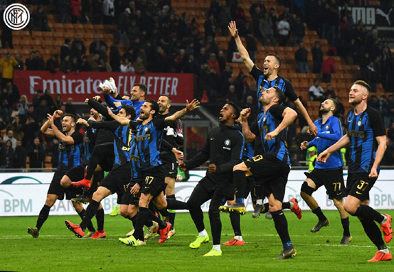 图片报：拜仁正在考察桑托斯19岁的巴西左后卫索萨（拜仁关注桑托斯19岁巴西左后卫索萨，已派员考察）